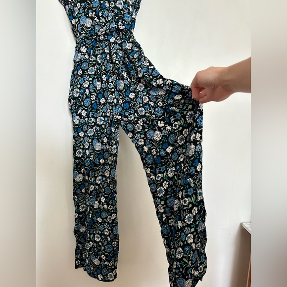 LOFT Blue Black Floral Flowers Print Wide Leg Sleeveless Jumpsuit Pockets - Picture 5 of 6